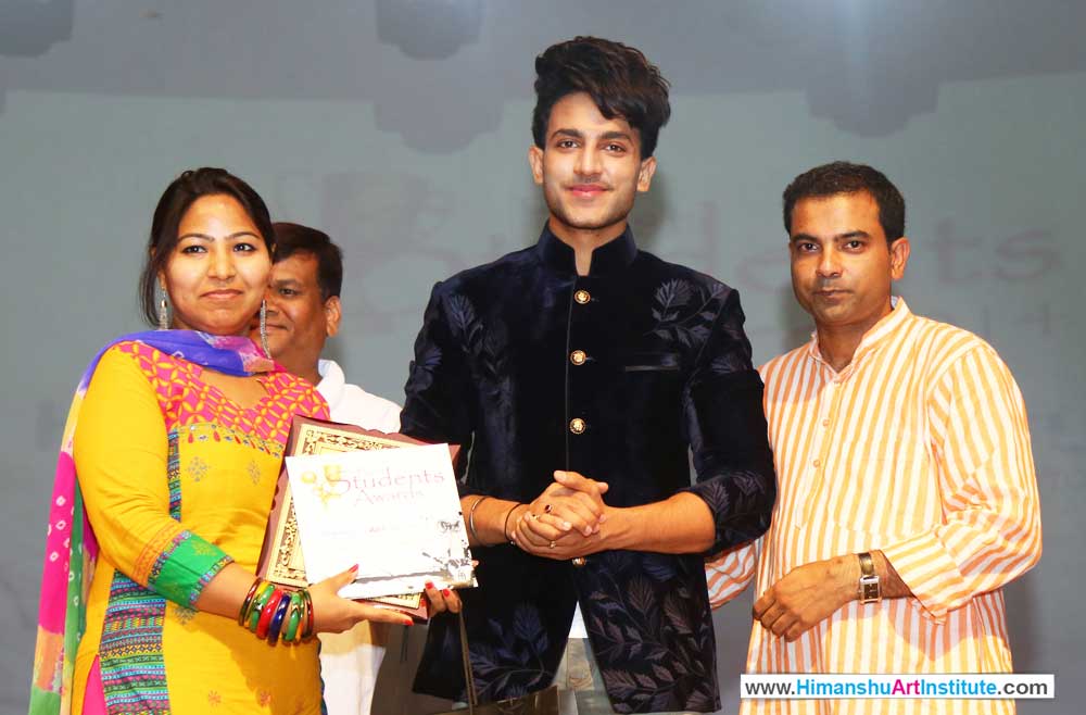 Mamta Harit Awarded Best Student in Art & Crafts 2014 at Himanshu Art Institute