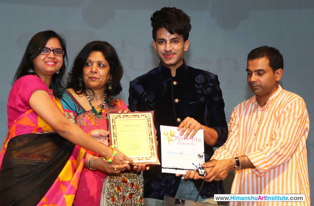 Anuradha Rathore Awarded Best Student in Drawing & Painting 2015 at Himanshu Art Institute