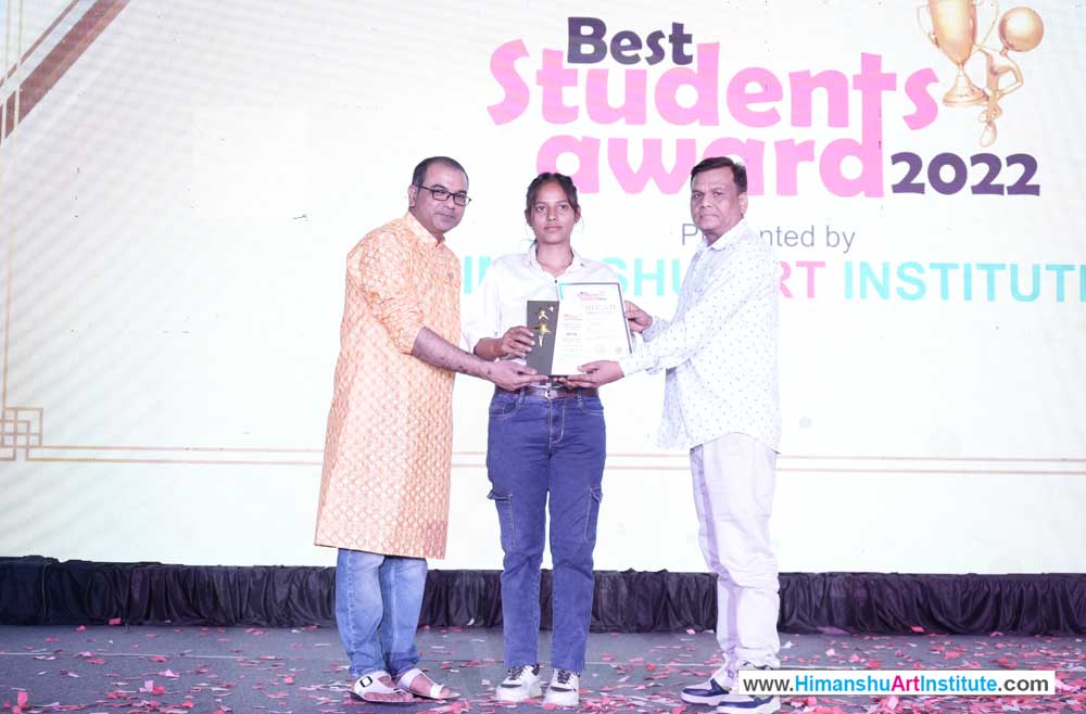 Neha Awarded for Best Student in Art & Crafts at Himanshu Art Institute, Best Fine Art Institute in India, Best Fine Art Institute in Delhi, Fine Art Institute in Patel Nagar, Best Art and Craft College in India, art and craft courses in delhi, Himanshu Art Institute is Best Institute of Fine Arts, Best Institute of Art & Crafts